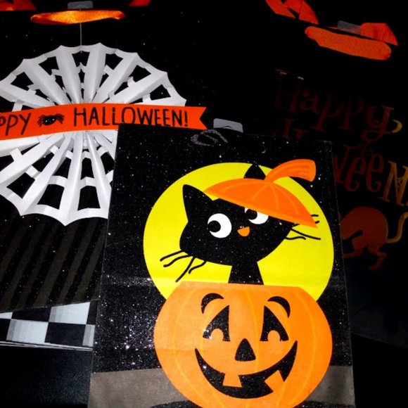 HALLMARK 3pc HALLOWEEN 3D SPIDER WEB/PUMPKIN & BLACK CAT/SPIDERS & CAT GIFT BAGS - Picture 1 of 6